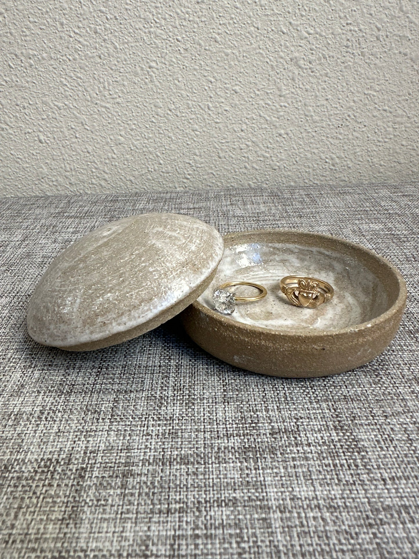 Round Pebble Jar